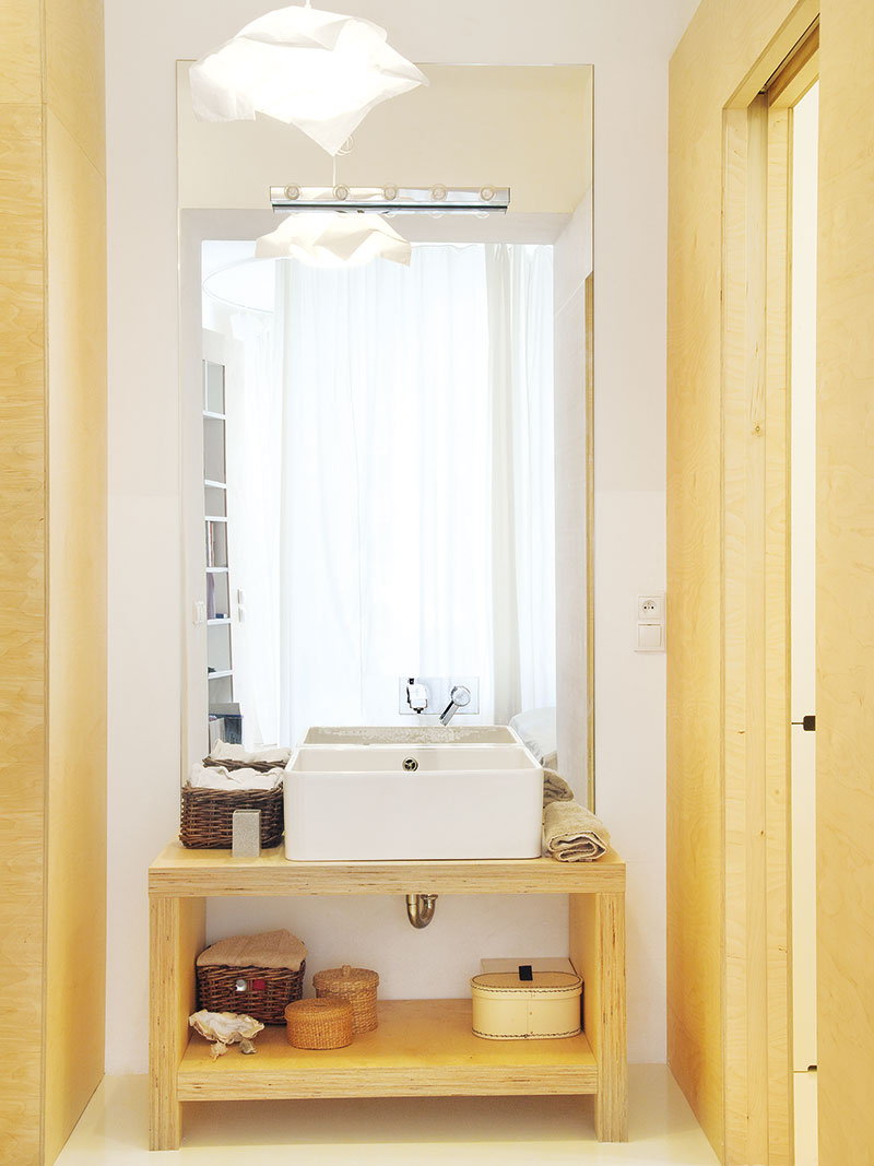 Koupelna a WC byly původně v jednom stísněném prostoru. FOTO JAROSLAV MORAVEC