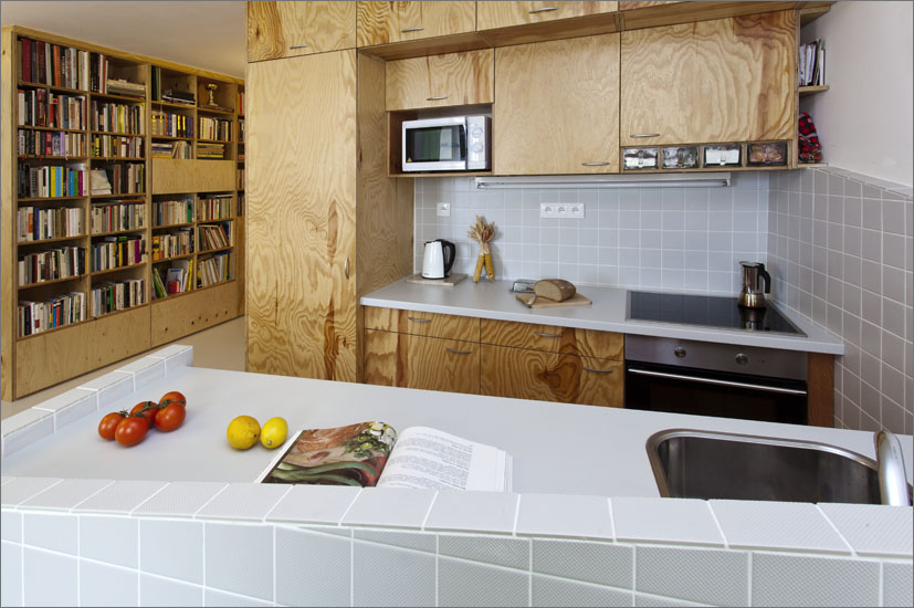Nekonvenční přístup a jednoduché a funkční řešení úplně změnilo dispozici klasického bytu v panelovém domě.