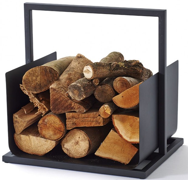 Kovový koš na krbové dřevo, 45 × 45 × 35 cm, prodává Tchibo, 1 090 Kč