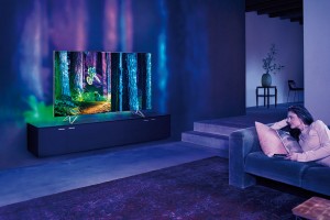 Průkopníkem technologie Ambilight je společnost Philips - barvy se promítají i na stěnu za TV. FOTO PHILIPS