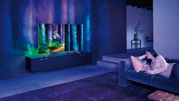 Průkopníkem technologie Ambilight je společnost Philips - barvy se promítají i na stěnu za TV. FOTO PHILIPS
