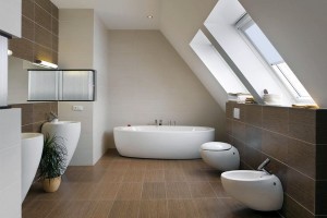 Ve stejném duchu a barevné kombinaci jako zbytek interiéru se nese také koupelna.
