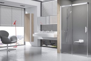 Luxusní sprchový kout Matrix představuje elegantní a zároveň praktické řešení v kategorii posuvných sprchových koutů. Jednoduchý, nadčasový design − charakteristický rovnými plochými liniemi a tvarem rovnoběžníku − je podpořen použitím kvalitních materiálů. FOTO RAVAK