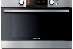 Samsung FQV113T001, vestavná parní trouba, kompaktní provedení (výška 46 cm), systém dvojího ohřevu párou, vnitřního čištění párou, 19 990 Kč