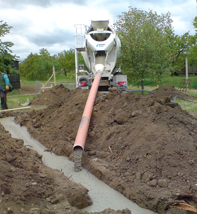 Pro realizaci základových pasů jsou často využívány lehce zhutnitelné betony. foto: CEMEX Czech republic