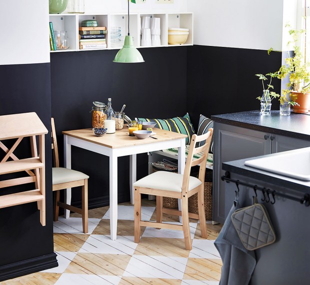 Kontrasty a barvy pomohou k propojení různého zařízení v menším prostoru. Sladit stůl s podlahou a linku se stěnami je netradičním, o to však originálnějším řešením. FOTO IKEA