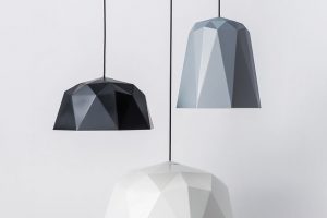 Nylonová světla geometrických tvarů MUMOON jsou novinkou světelného butiku Claro. Budou se dobře vyjímat v každém světlém a vzdušném interiéru.
