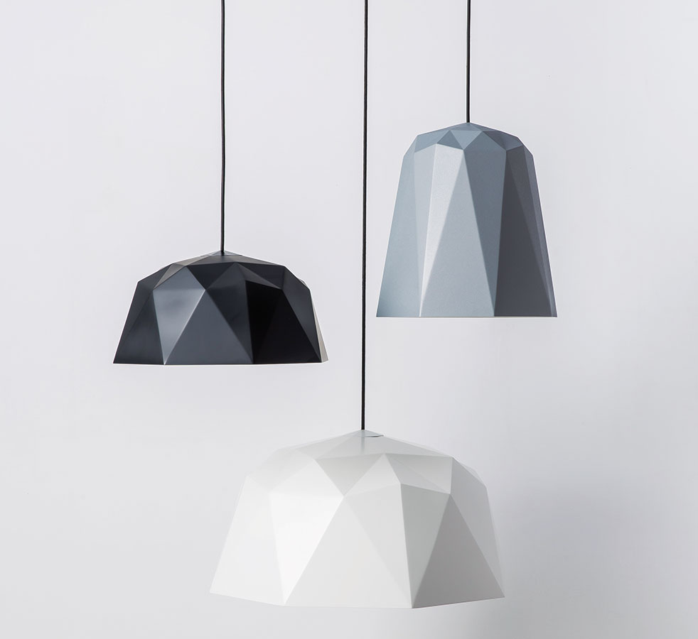 Nylonová světla geometrických tvarů MUMOON jsou novinkou světelného butiku Claro. Budou se dobře vyjímat v každém světlém a vzdušném interiéru.
