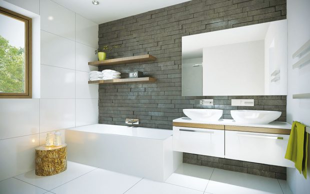 Neoddělitelnou částí domu je i prostorná koupelna s vanou a sprchovým koutem a samostatné WC. FOTO EKONOMICKÉ STAVBY