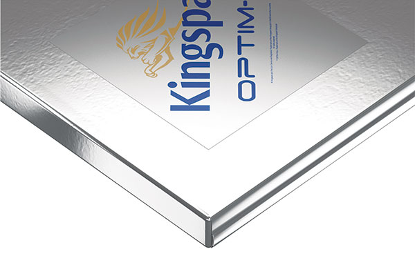 Kingspan Optim-R je panel s vakuovou izolací, který poskytuje třikrát lepší izolační vlastnosti ve srovnání se stávajícími vysoce kvalitními tepelněizolačními materiály a až pětkrát lepší vlastnosti než běžně dostupné tepelněizolační materiály. Jeho hlavní výhodou je, že vynikajících výsledků, doporučených normou, dosahuje při minimální tloušťce do 50 mm. FOTO KINGSPAN IZOLACE
