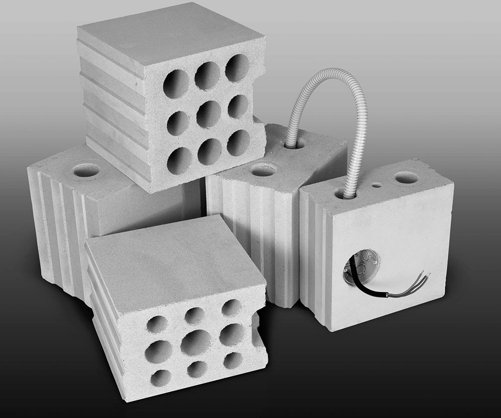 Bloky VAPIS s elektrokanálkem jsou k dispozici v tloušťkách 115, 175, 200 a 240 mm. FOTO ČESKOMORAVSKÝ BETON