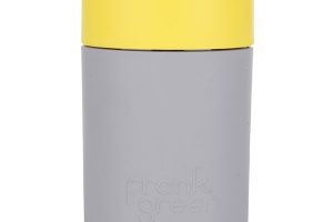 SmartCup, šedý se žlutým víčkem, od Frank Green, 340 ml, 579 Kč, www.zoot.cz