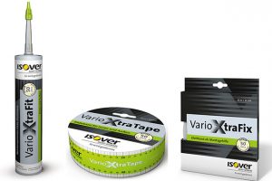 Systémové doplňky Isover VARIO® Xtra – elastický těsnicí tmel a vysoce lepicí spojovací pásky.