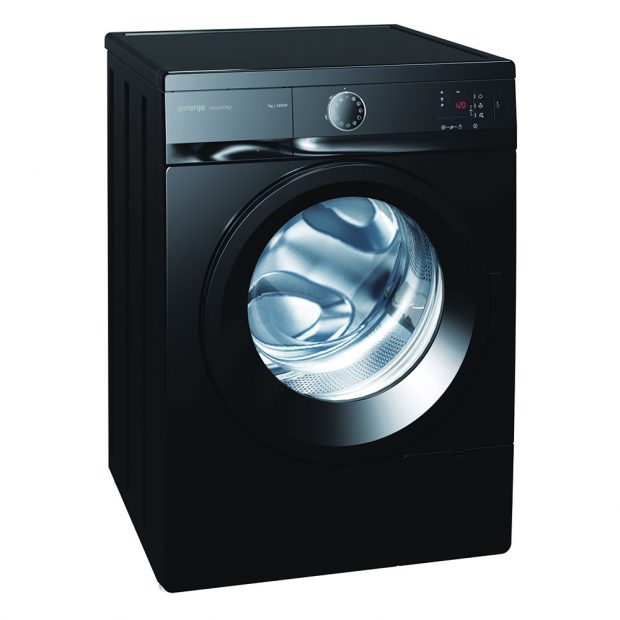 Gorenje Simplicity WA 74 SY2B, automatická pračka, energetická třída A+++, kapacita bubnu 7 kg, automatické nastavení hladiny vody, buben o objemu 54 litrů je vyroben z nerezové oceli, digitální displej znázorňuje zbývající čas do konce pracího cyklu, k zakoupení v síti Euronics za 10 366 Kč.