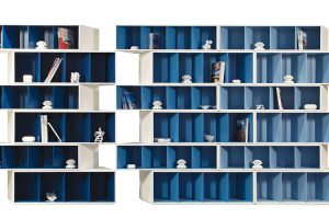 Roche Bobois představuje svou podzimní novinku – knihovnu Trintu, v designu od Fabrice Berrux. Skládá se ze šesti přilehlých modulů, a abyste si mohli četbu vybírat i pozdě večer, k dispozici je také varianta s LED osvětlením. FOTO ROCHE BOBOIS