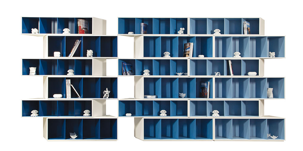 Roche Bobois představuje svou podzimní novinku – knihovnu Trintu, v designu od Fabrice Berrux. Skládá se ze šesti přilehlých modulů, a abyste si mohli četbu vybírat i pozdě večer, k dispozici je také varianta s LED osvětlením. FOTO ROCHE BOBOIS
