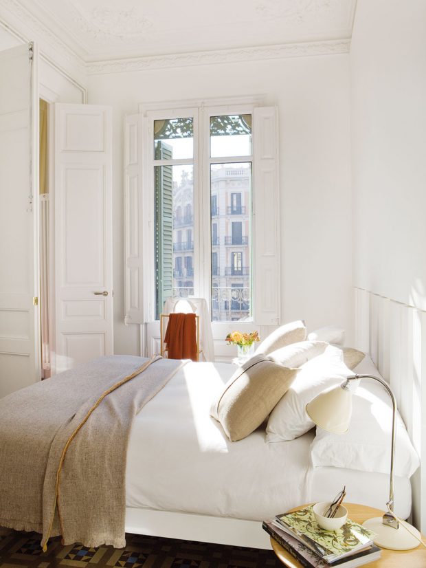 Všechny místnosti jsou díky vysokým oknům světlé a vzdušné. FOTO WESTWING HOME&LIVING