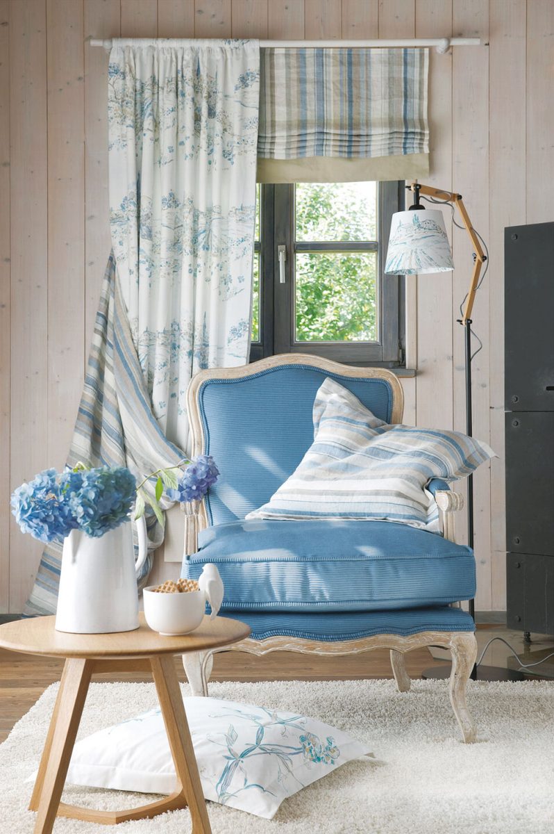Pastelové barvy – modrá, růžová i fialová v kombinaci se starou bílou, světlou béžovou a jemnou šedou tvoří dokonalou symbiózu. FOTO JAB ANSTOETZ FABRICS