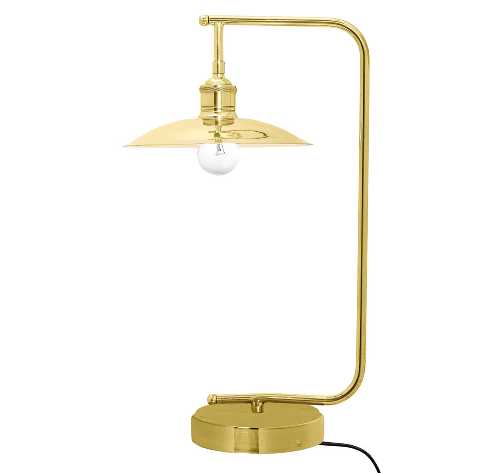 Z dílny Bloomingville pochází lampička Industrail Brass z kovu v mosazné barvě s patinou. Celková výška lampy je 55 cm, délka přívodního kabelu 2 m. Hodí se na žárovku E27 o max. 40 W. Prodává Nordicday za 8 049 Kč.