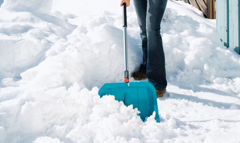 Frézy, shrnovače a lopaty na sníh: Připravte se na zimní záplavu sněhu