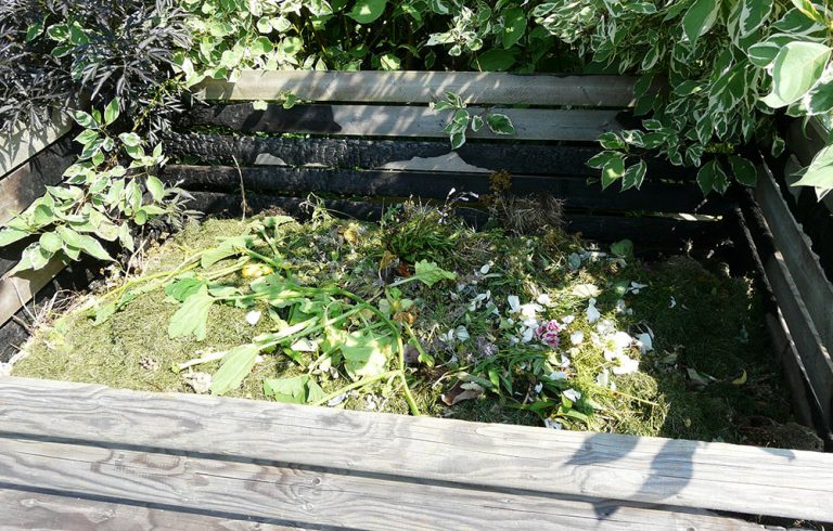 Efektivní hospodaření na zahradě, aneb jak založit kompost