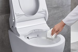 Údržba sprchovacího WC je velmi snadná díky Rimfree® míse bez okrajů. zdroj Geberit