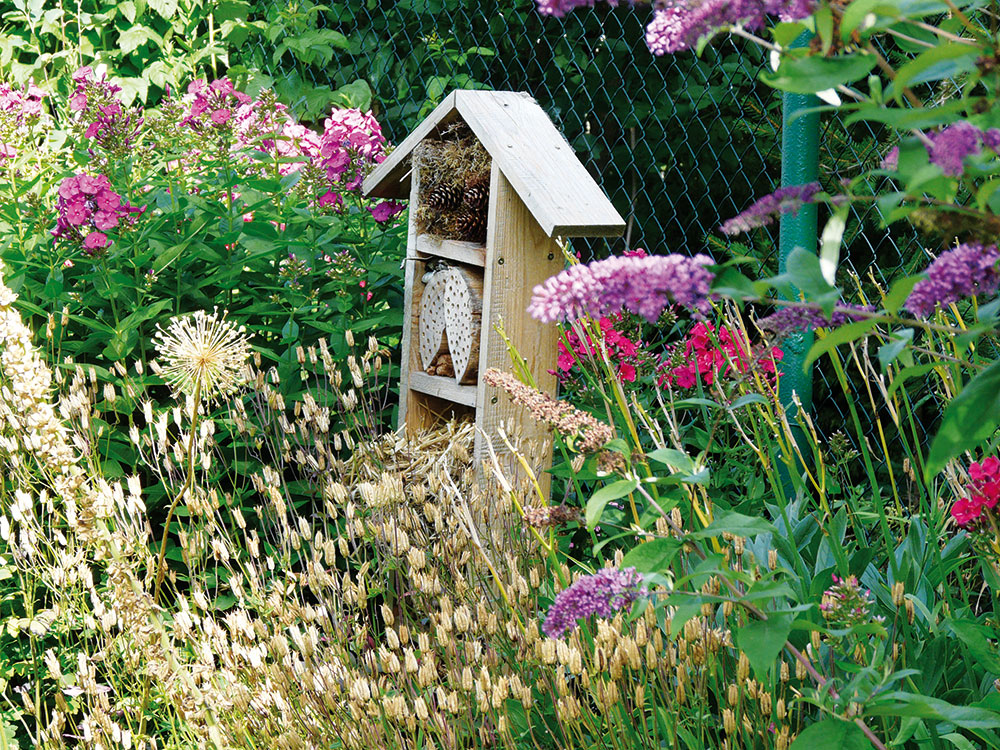 Hmyzí domky budou úspěšné jen v případě, že je umístíte na vhodné místo na zahradě. FOTO LUCIE PEUKERTOVÁ