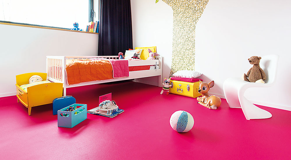 Ideální do dětského pokoje, snadno se udržuje a na výběr je i v jiných barvených variantách. PVC podlaha Blush Uni 556, tloušťka 2 mm, nášlapná vrstva 0,2 mm. www.breno.cz
