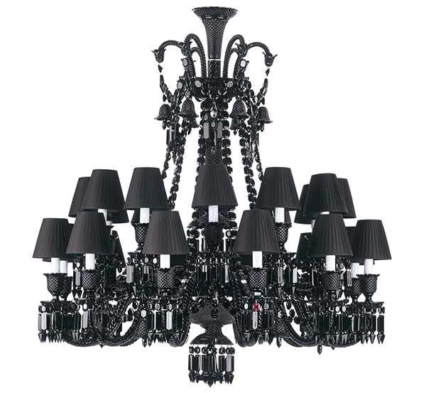 Lustr Zénith (Baccarat), design Philippe Starck, černý křišťál, 24 ramen, Ø 108 cm, v. 117 cm, 2 380 000 Kč, www.crystalheritage.cz