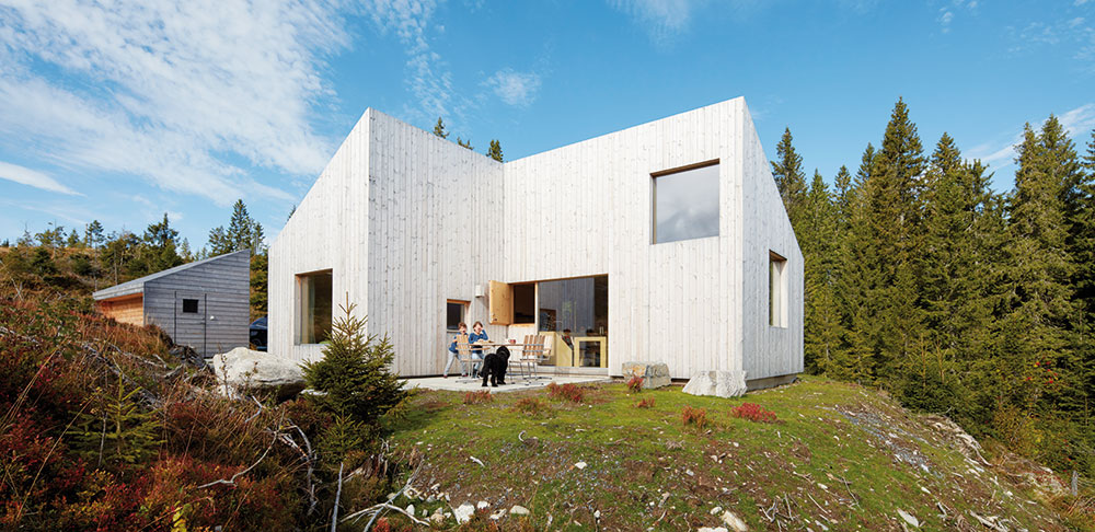 Netradiční norská tradice: Komfortní dřevostavba s funkčním interiérem