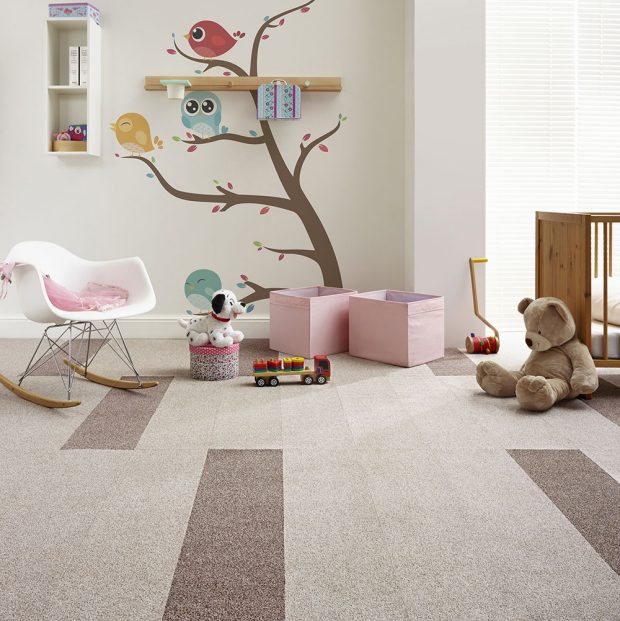 Dobře zvolený koberec vám pomůže zútulnit každý pokoj. Děti jistě ocení, že si mohou hrát neomezeně na zemi a vy budete mít jistotu, že neprochladnou. www.breno.cz FOTO BRENO