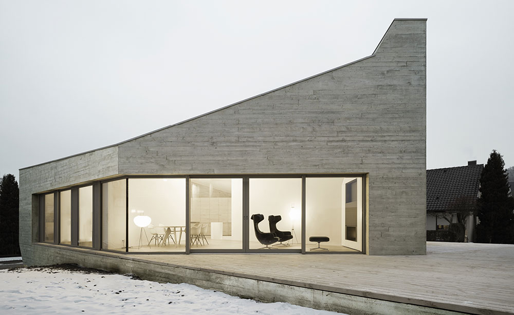 Dům jako betonový krystal: Bydlení nemusí být pravoúhlé!