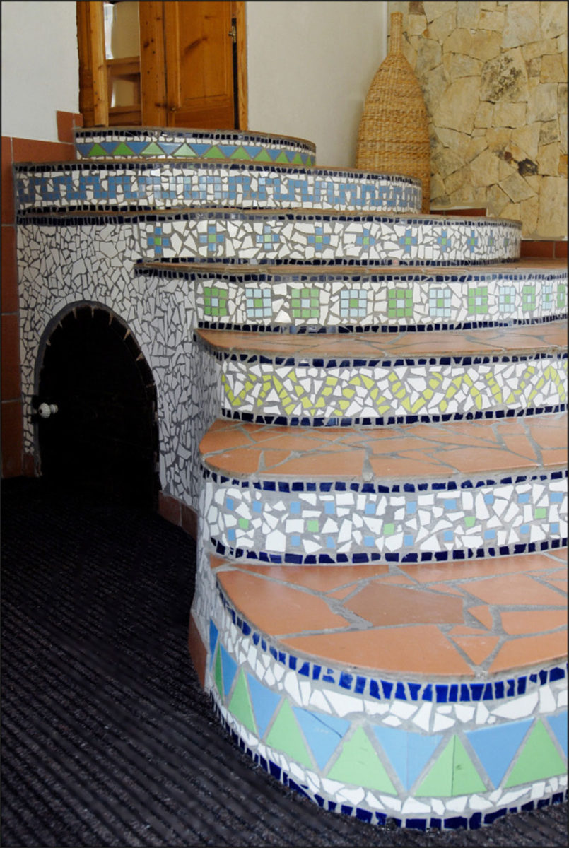 schody s mozaikou