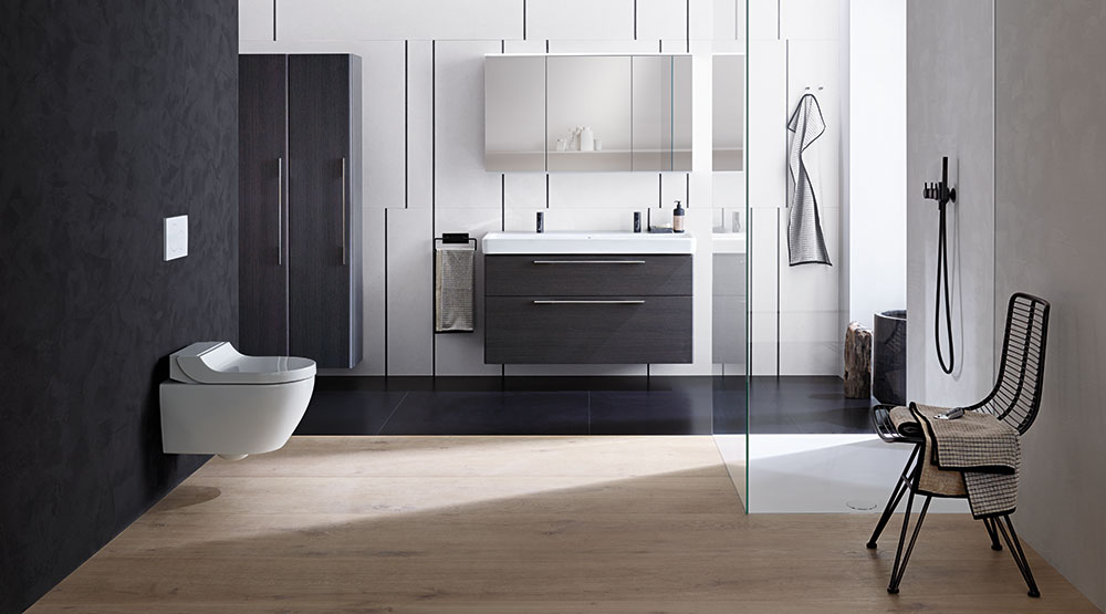 Všestranná – Geberit AquaClean Tuma Classic je kompaktní toaleta s integrovanou sprchou vhodná pro každou domácnost. FOTO Geberit