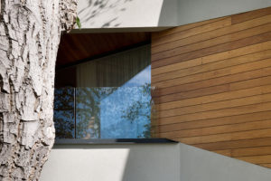 Okna i balkonové dveře jsou vyrobeny z hliníkových profilů