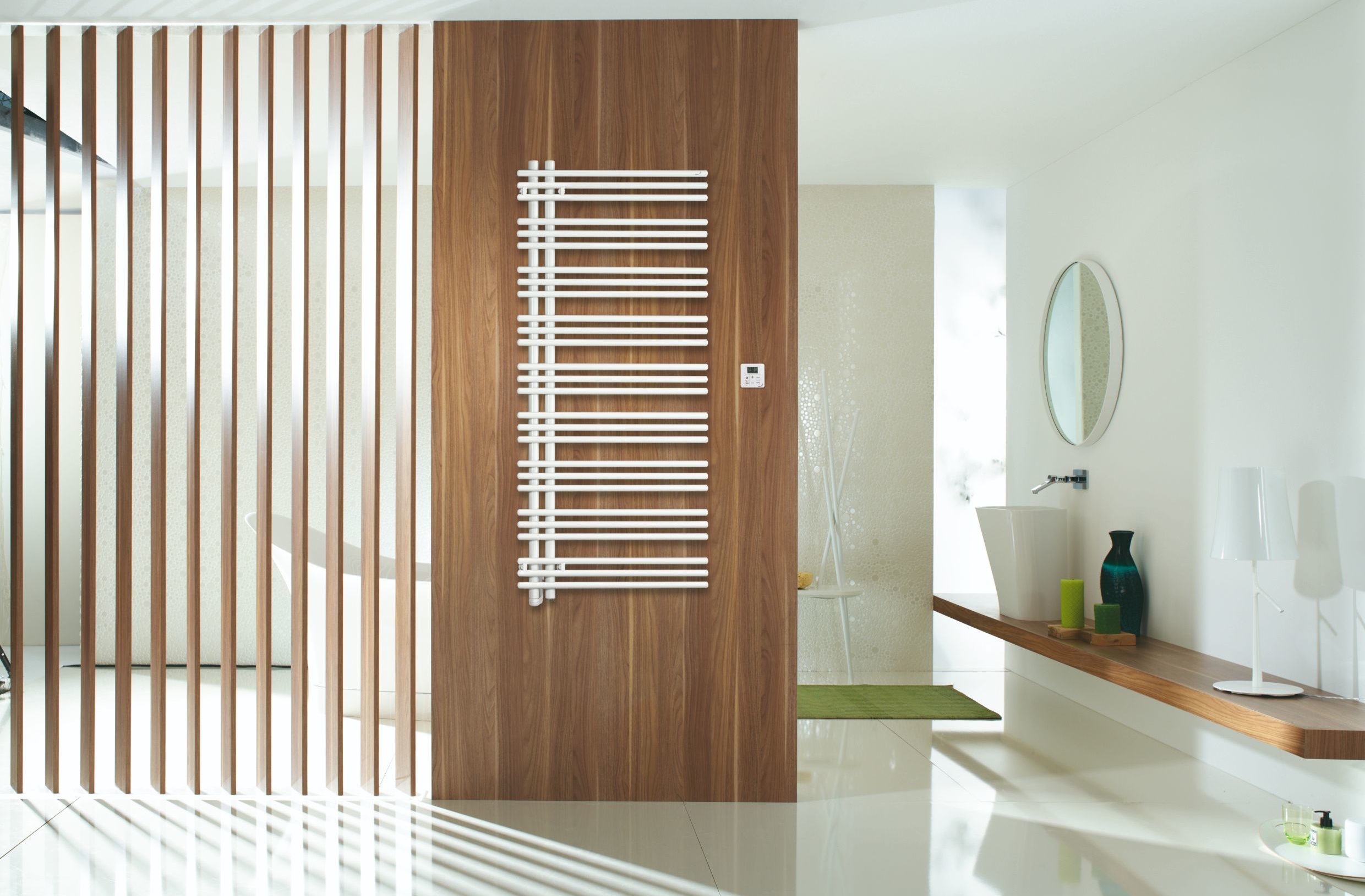 Zehnder_RAD_Yucca Asym_RACY_white_bathroom_Print_77907