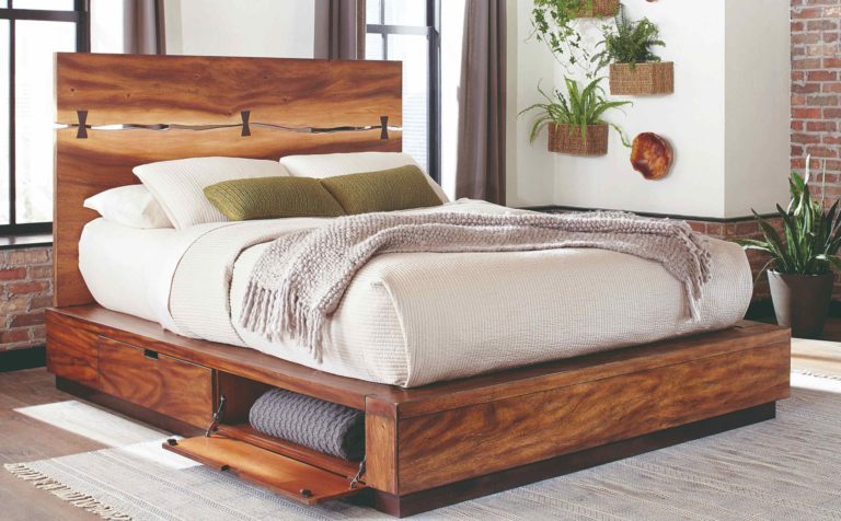 Dřevěná velká postel