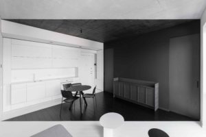 Černobílý interiér bytu