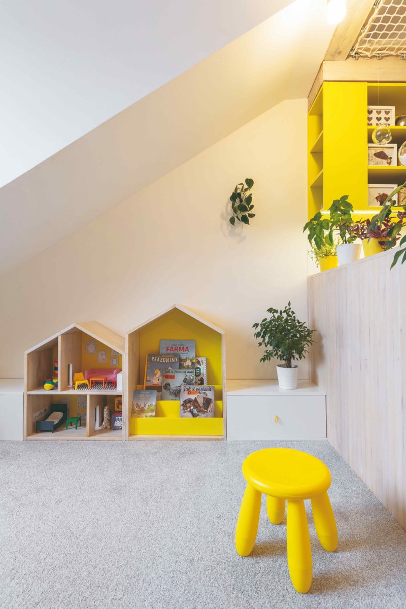 Dětský pokoj s nábytkem v žluté