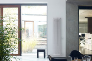 Stylový radiátor v moderním rodinném domě