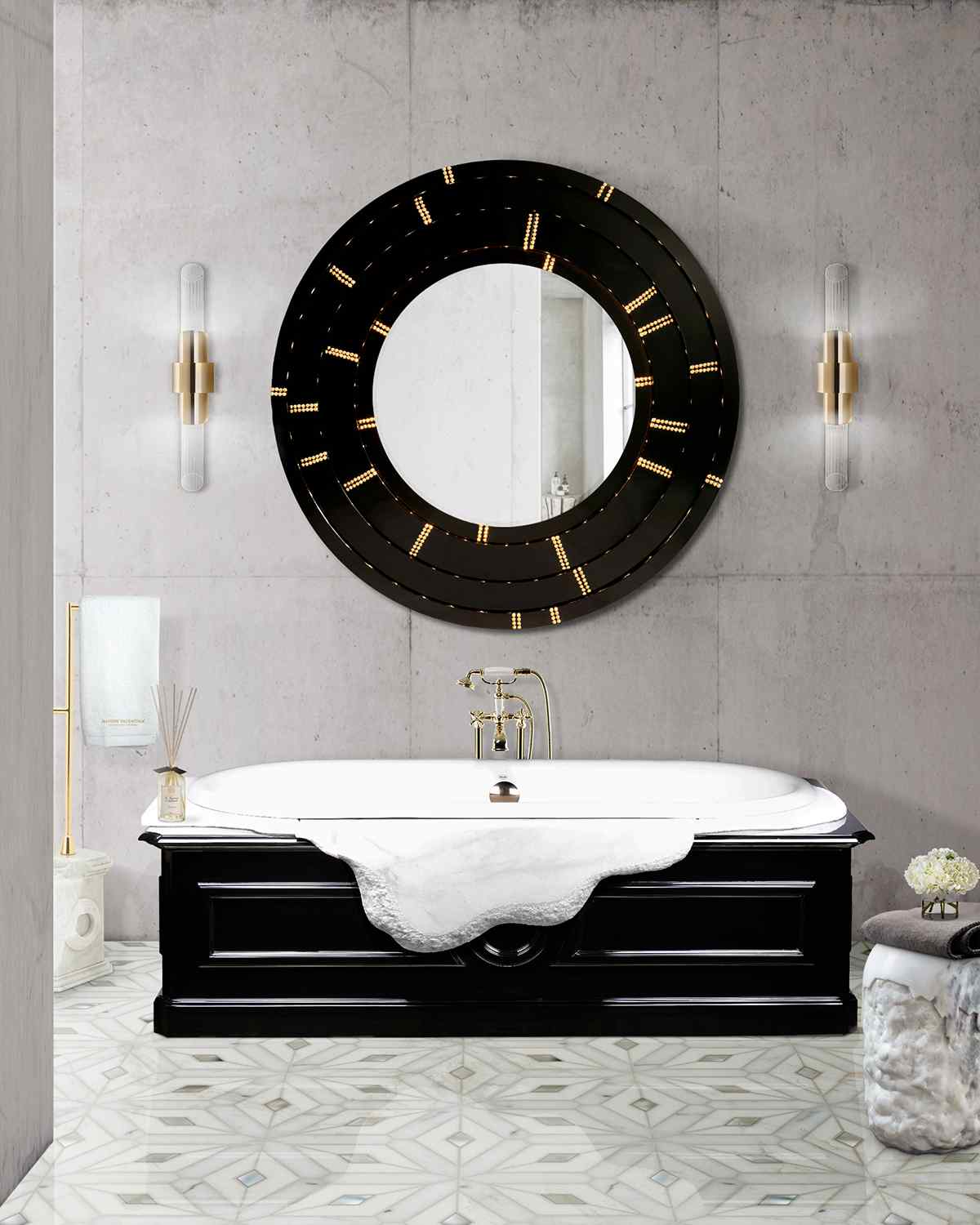 Luxusní koupelna s velkým černým zrcadlem 