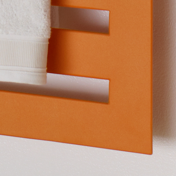 Plochý dizajnový oranžový radiátor detail