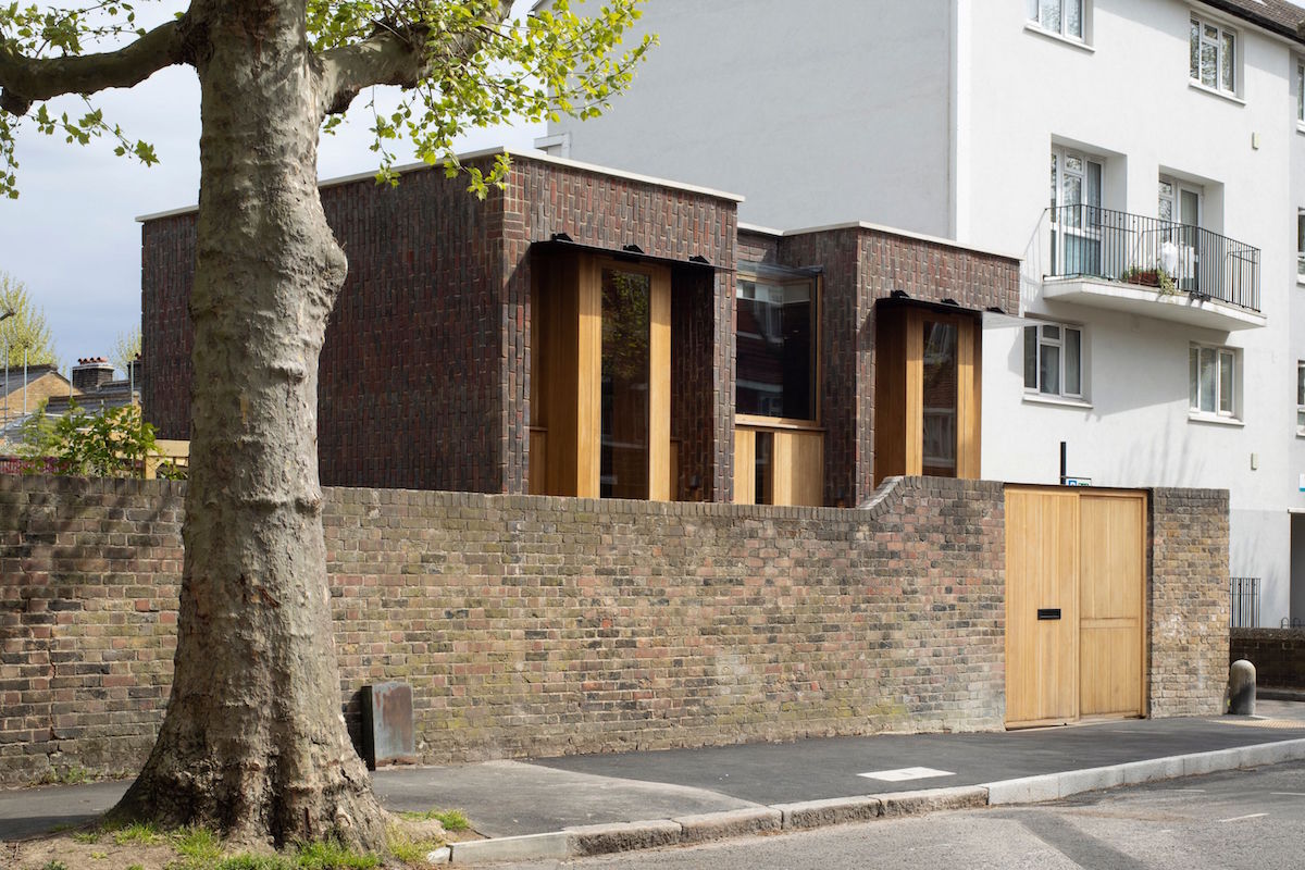 Zajímavý cihlový dům v londýnské čtvrti