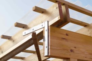 Střecha s dřevěnou konstrukcí