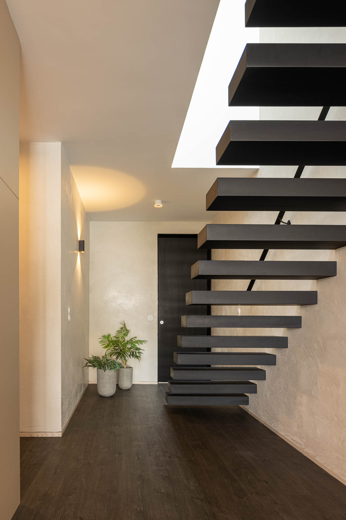 Casa dos Moinhos em Ponta Delgada, Açores com arquitectura box:
