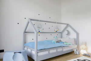Designový dětský pokoj s domečkovou postelí