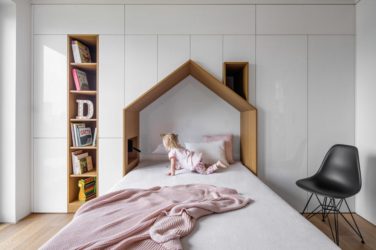 Dětský pokoj s výklenkem v tvare domku
