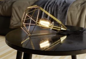 Designová svítidla na stole