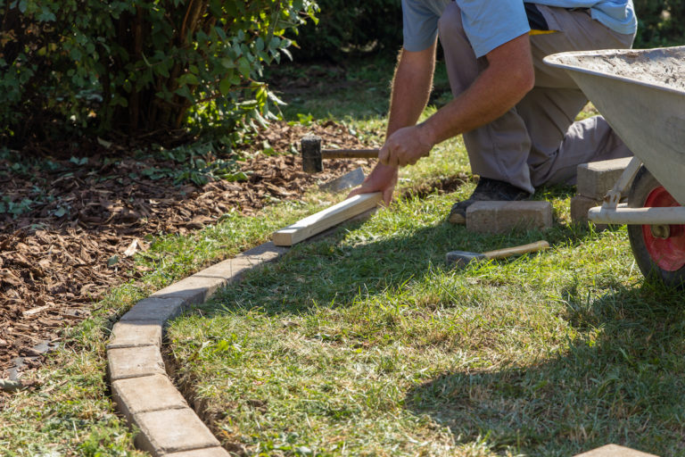 8 kroků k nové zahradě: na co si dát pozor a co všechno může ztížit následnou údržbu
