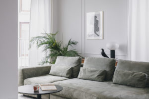 Obývací pokoj s designovým nábytkem